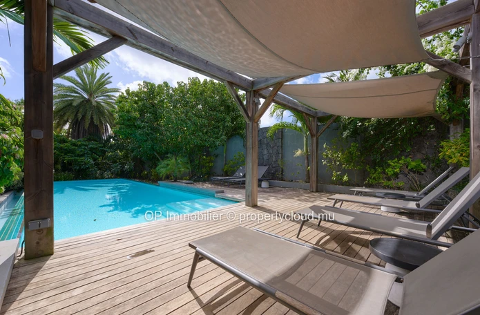 3-bedroom apartment with a pool for sale in Pointe aux Canonniers