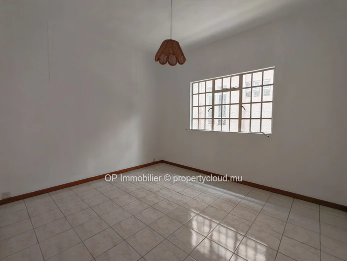 Maison familiale 7 chambres à vendre à Beau Bassin - 402m²