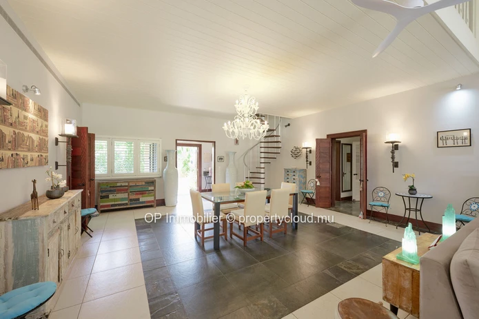 Villas PDS à vendre à Albion, Rivière Noire. Surface habitable 270m², terrain 1.719m², 3 chambres, piscine privée. Pr...