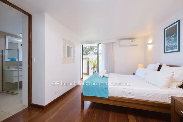 Luxury Apartment with Pool Access in Mon Choisy - 64m² Living Space - Fully Furnished - Sea Access - Prime Location -...