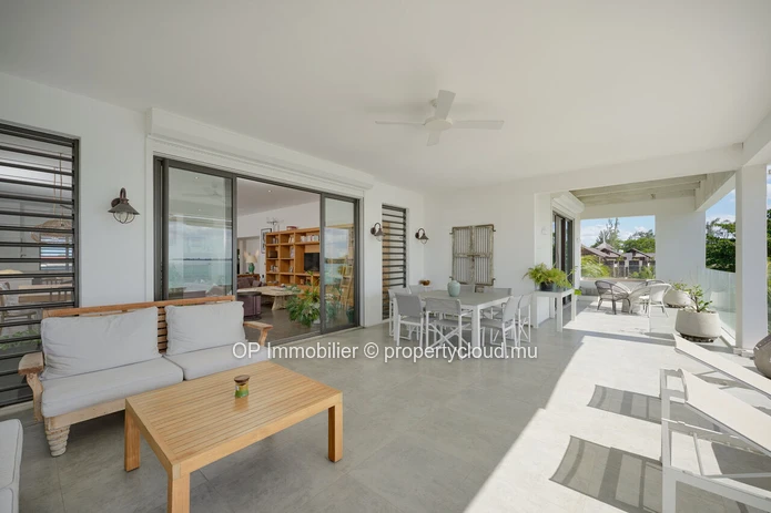 Luxurious Beachfront Penthouse with Stunning Sea Views in Péreybère, Grand Baie - Rs 88M