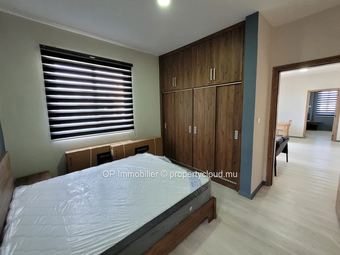 Appartement R+2 à vendre à Flic en Flac, 78m², 2 chambres, piscine commune, meublé, garage, salle de gym, Rs.