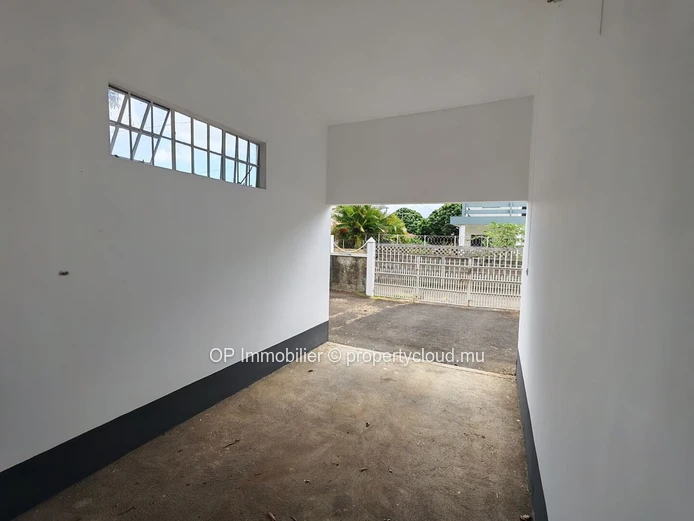 Maison familiale 7 chambres à vendre à Beau Bassin - 402m²