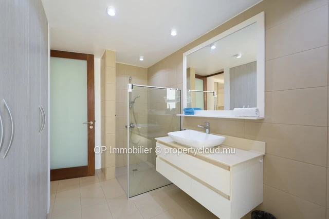 Luxury Apartment with Pool Access in Mon Choisy - 64m² Living Space - Fully Furnished - Sea Access - Prime Location -...