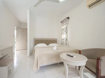 25 Bedroom Hotel
