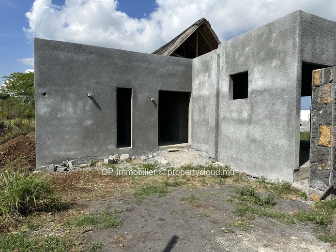 Maison à vendre à Forêt Daruty, Mapou. 210m² habitables sur un terrain de 700m², 3 chambres, piscine privée, panneaux...