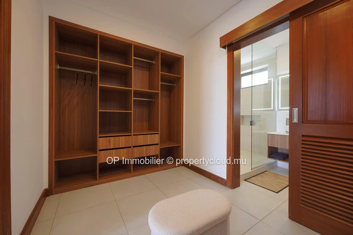 Luxury G+2 Apartment with Pool in Pointe aux Canonniers - Fully Furnished with Garage & Fitness Room, Close to Amenit...