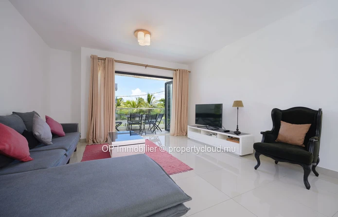 Bel appartement R+2 à vendre à Péreybère, Grand Baie. 112m², 3 chambres, piscine commune, meublé, climatisé. Proche d...