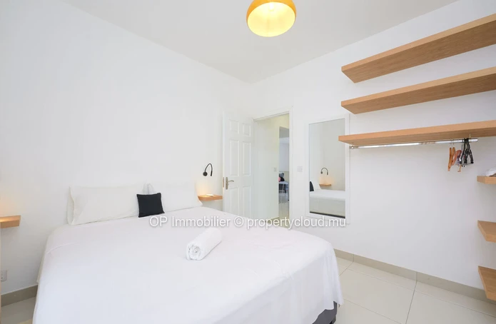 Bel appartement R+2 à vendre à Péreybère, Grand Baie. 112m², 3 chambres, piscine commune, meublé, climatisé. Proche d...