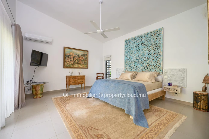 Villas PDS à vendre Grand Baie, 362m² habitables, terrain 1.185m², 4 chambres, bureau, piscine privée. Prix €.