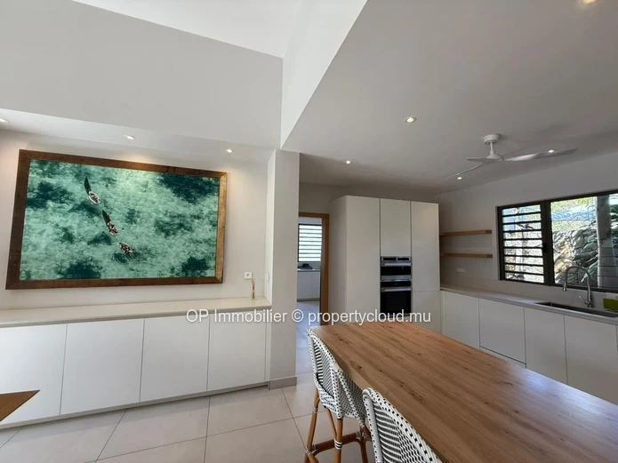 Maison à vendre à Petit Raffray avec 4 chambres et piscine privée sur 671 m²