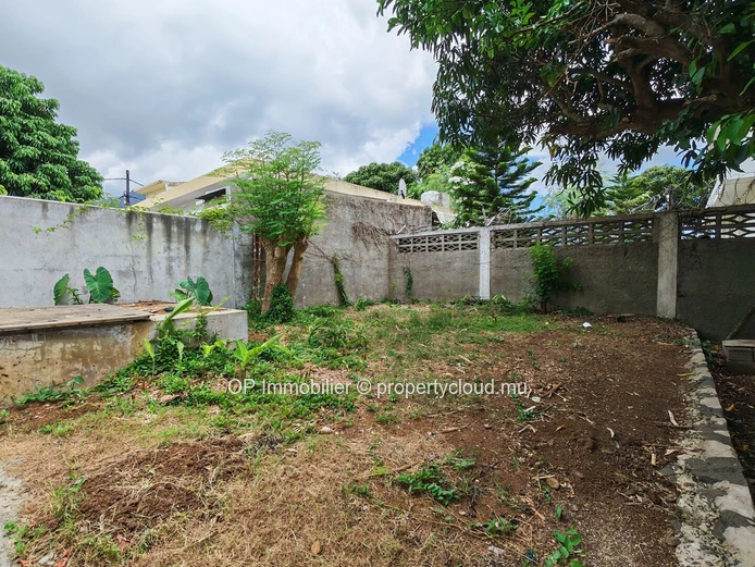 Maison familiale 7 chambres à vendre à Beau Bassin - 402m²