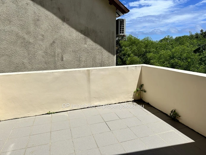 Duplex moderne 3 chambres à Cap Malheureux avec piscine et accès proche de Grand Baie