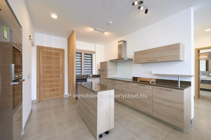Luxury RES Apartment in Mon Choisy w/ Communal Pool, Fully Furnished, Close to Amenities - Only 530 000 €