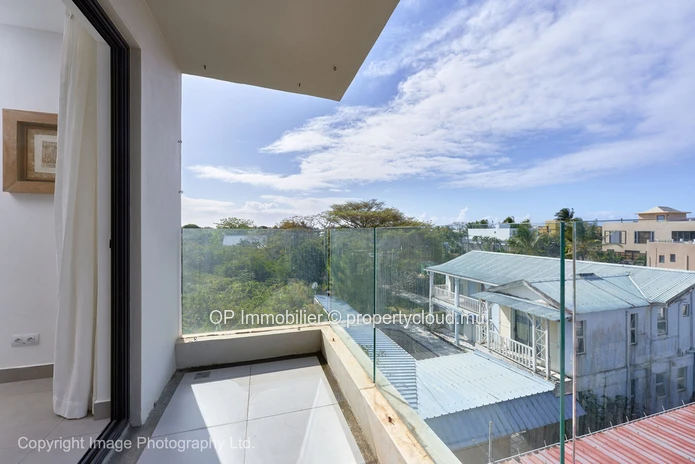 "Stylish Apartment with Communal Pool in Pereybere, Grand Baie - Fully Furnished, Close to Amenities - Only 295k Euros!"