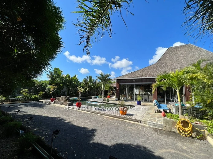 Atypic RES Villa