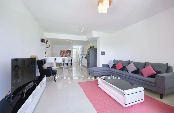Bel appartement R+2 à vendre à Péreybère, Grand Baie. 112m², 3 chambres, piscine commune, meublé, climatisé. Proche d...