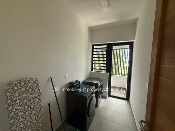 Elegant 3-Bedroom Furnished Apartment with Shared Pool in Prime Belle Vue Harel location
