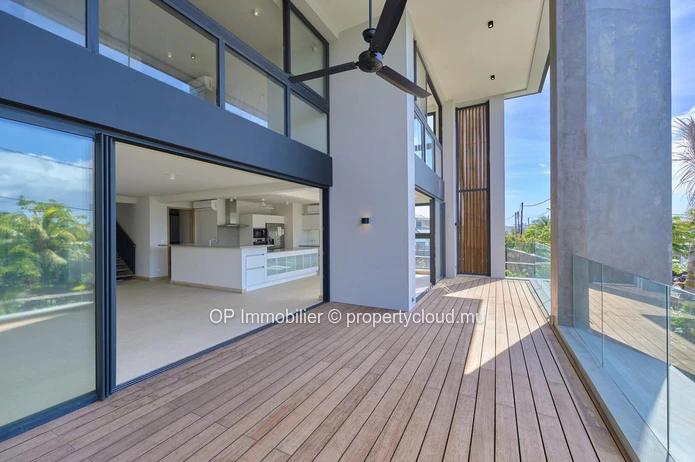 Luxurious G+2 Apartment with Stunning Sea Views and Communal Pool in Pointe aux Canonniers - €1.5M