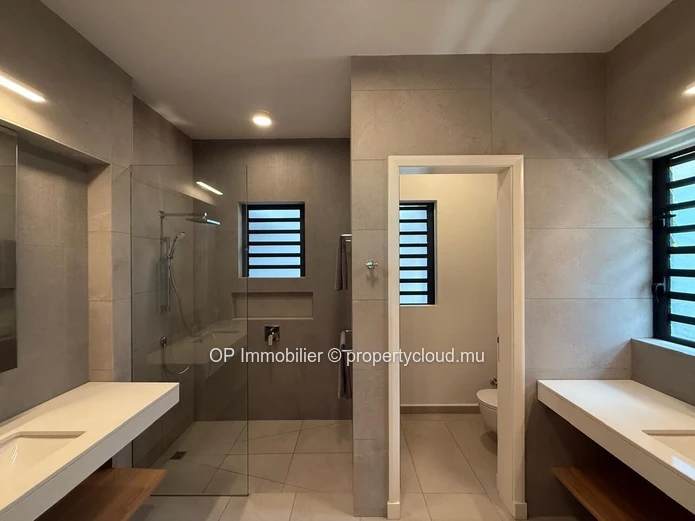 Elegant 3-Bedroom Furnished Apartment with Shared Pool in Prime Belle Vue Harel location