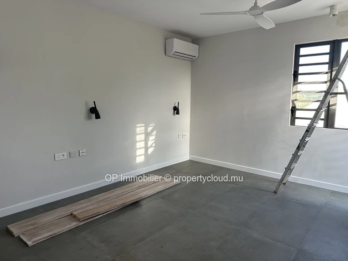 4-Bedroom Furnished House with Private Pool in Charmoze