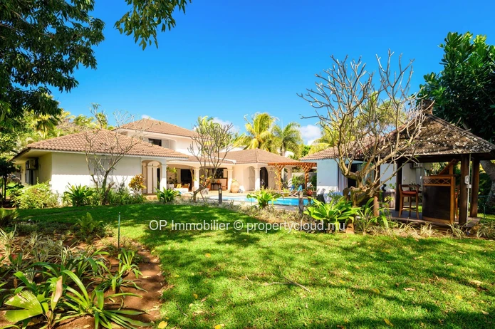 Luxurious Furnished House with Private Pool in Calodyne - Rs 250,000 - Close to Schools, Shops, and Golf Course!