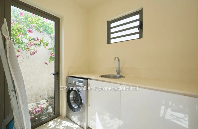 Luxurious RES Villa in Grand Baie with Private Pool and Modern Amenities - Must See! €650,000