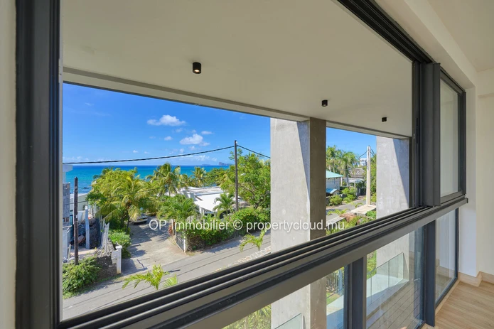 Luxurious G+2 Apartment with Stunning Sea Views and Communal Pool in Pointe aux Canonniers - €1.5M