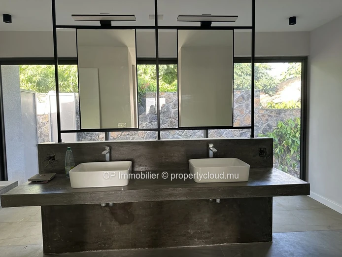 4-Bedroom Furnished House with Private Pool in Charmoze