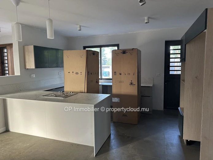 4-Bedroom Furnished House with Private Pool in Charmoze