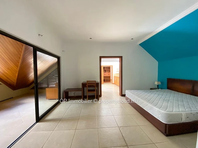 Maison à vendre à Péreybère, Grand Baie, 287m², terrain 600m², 3 chambres, piscine privée, garage, meublée, climatisé...