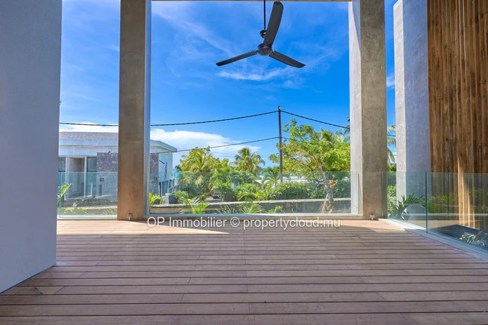 Luxurious G+2 Apartment with Stunning Sea Views and Communal Pool in Pointe aux Canonniers - €1.5M