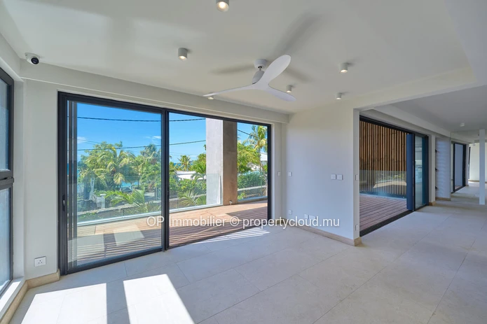 Luxurious G+2 Apartment with Stunning Sea Views and Communal Pool in Pointe aux Canonniers - €1.5M