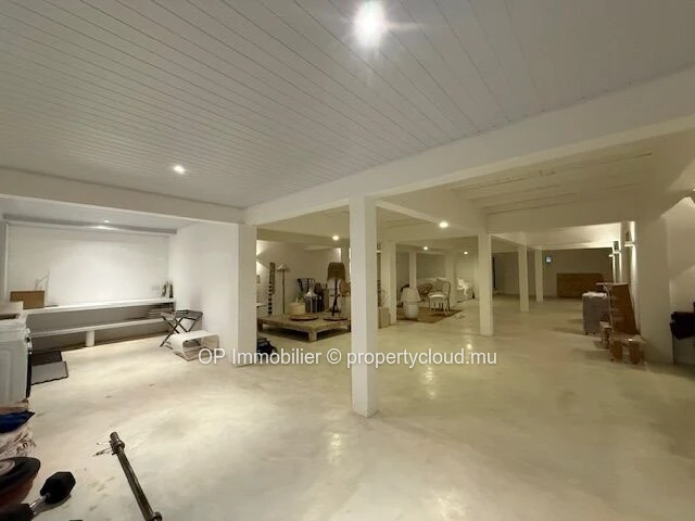 Maison à vendre à Mont Piton avec piscine privée sur terrain de 1 560 m²