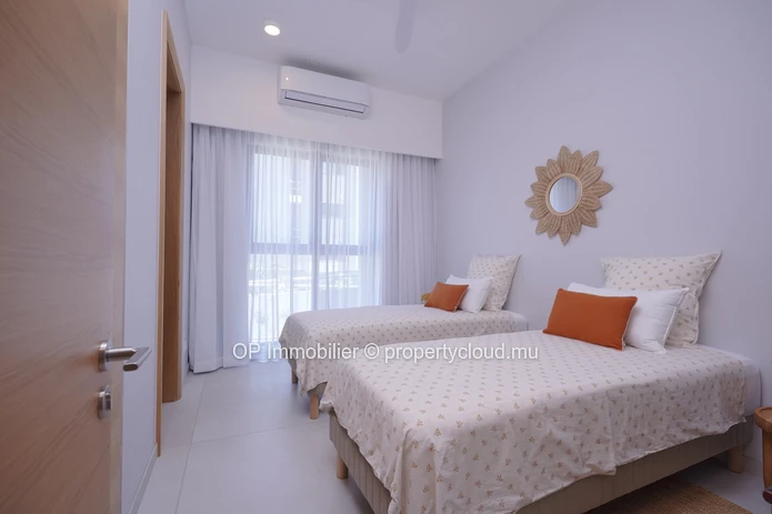 Luxury Apartment in Grand Baie with Shared Pool - Perfect for Foreign Buyers! 3 Beds, Fully Furnished, Close to Ameni...