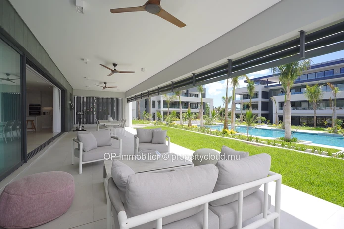 Luxury Apartment in Grand Baie with Shared Pool - Perfect for Foreign Buyers! 3 Beds, Fully Furnished, Close to Ameni...