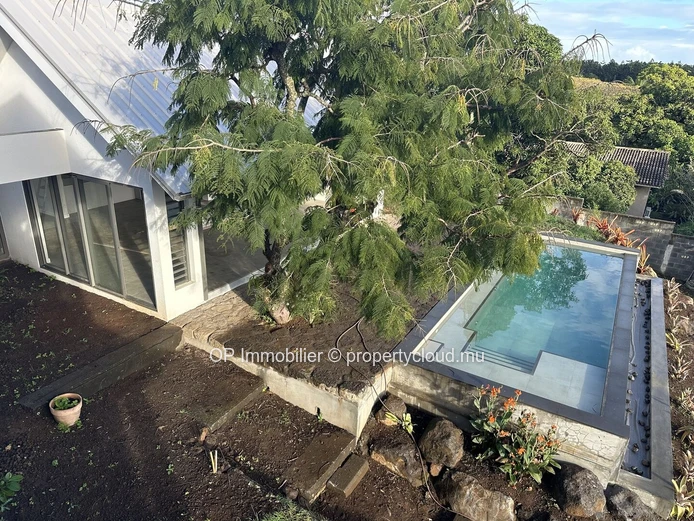 4-Bedroom Furnished House with Private Pool in Charmoze