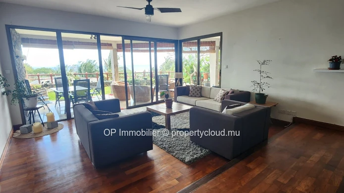 Appartement à vendre à Rivière Noire 215m² avec piscine privée et 3 chambres