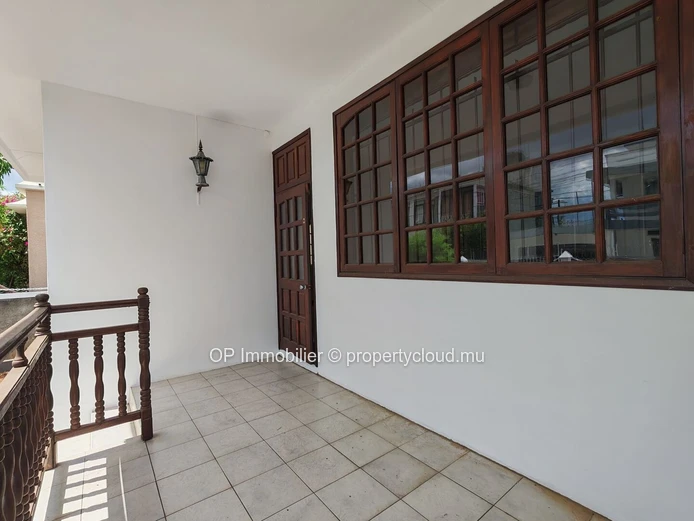 Maison familiale 7 chambres à vendre à Beau Bassin - 402m²