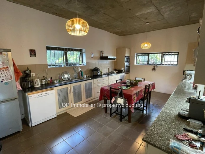 Maison 4 chambres avec piscine à vendre à Calodyne