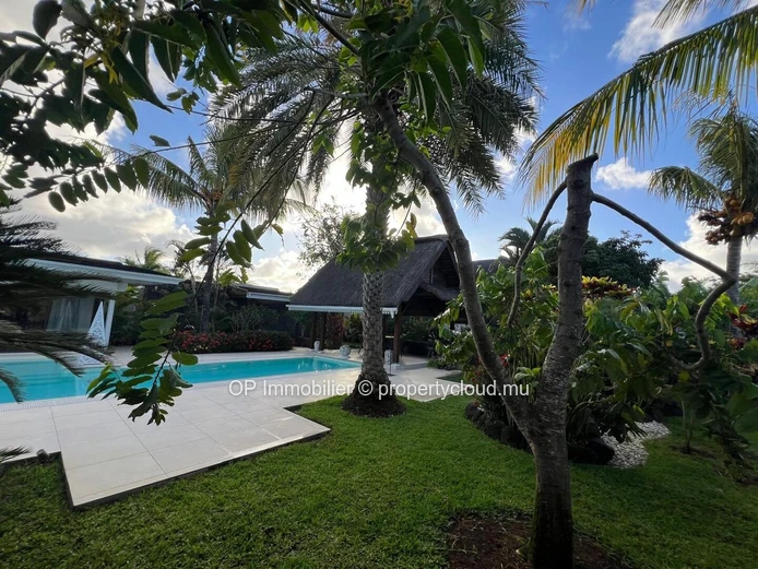 Luxurious RES Villa in Grand Baie with Private Pool - Fully Furnished, Close to Amenities - Don't Miss Out! €.