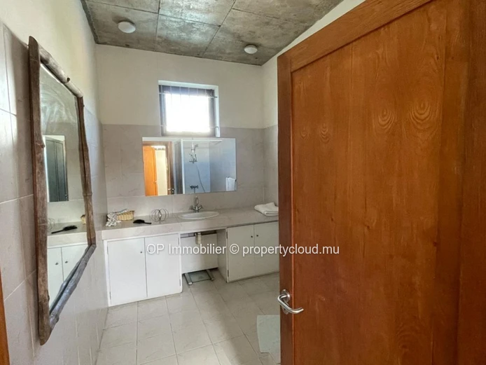 Maison 4 chambres avec piscine à vendre à Calodyne