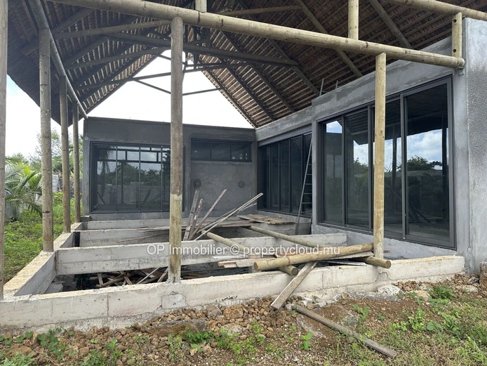 Maison à vendre à Forêt Daruty, Mapou. 210m² habitables sur un terrain de 700m², 3 chambres, piscine privée, panneaux...