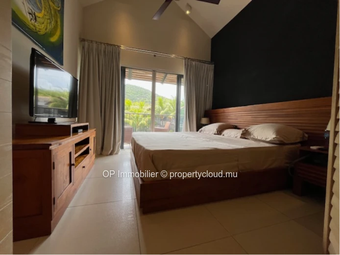 Stunning Beachfront Townhouse with Private Pool in Rivière Noire - Black River Area! 186m², Furnished, Sea Views, Boa...