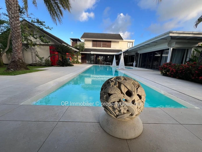 Luxurious RES Villa in Grand Baie with Private Pool - Fully Furnished, Close to Amenities - Don't Miss Out! €.
