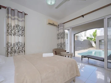 25 Bedroom Hotel
