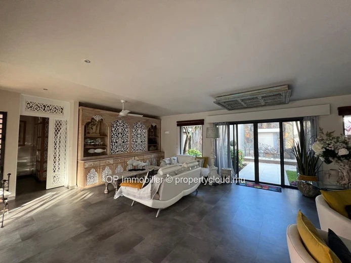 Luxurious RES Villa in Grand Baie with Private Pool - Fully Furnished, Close to Amenities - Don't Miss Out! €.