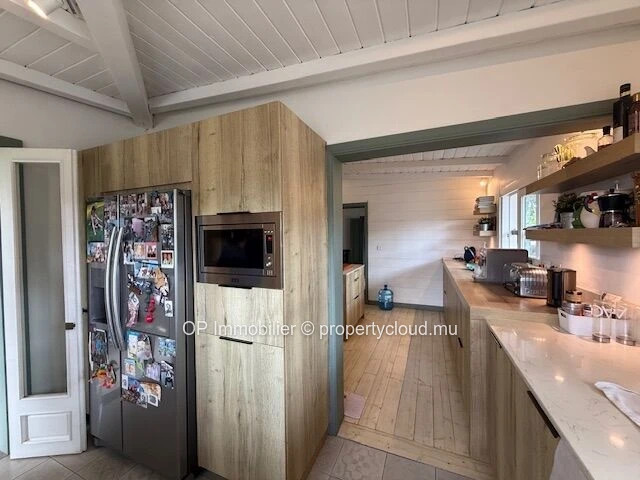 Maison à vendre à Mont Piton avec piscine privée sur terrain de 1 560 m²