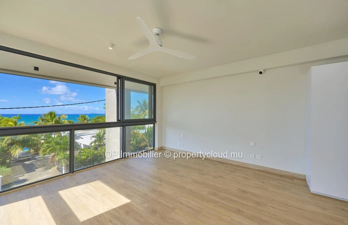 Luxurious G+2 Apartment with Stunning Sea Views and Communal Pool in Pointe aux Canonniers - €1.5M