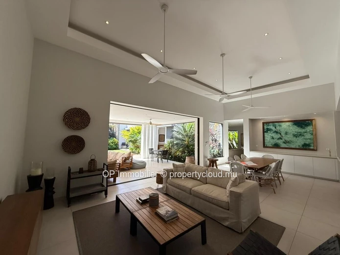 Maison à vendre à Petit Raffray avec 4 chambres et piscine privée sur 671 m²